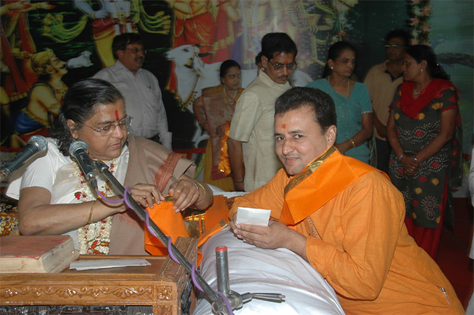 With Pujya Indira Betiji